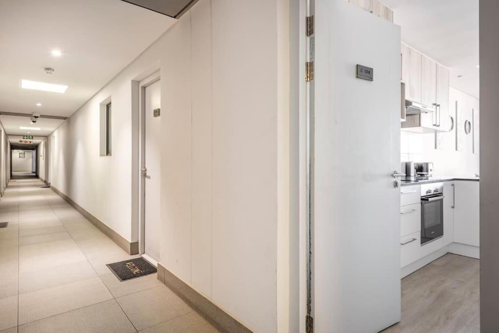 Chic, Central, Family & Group Stay - Stylish 2 Ensuite Bedroom Apartment With Spacious Balcony Кейптаун Екстериор снимка
