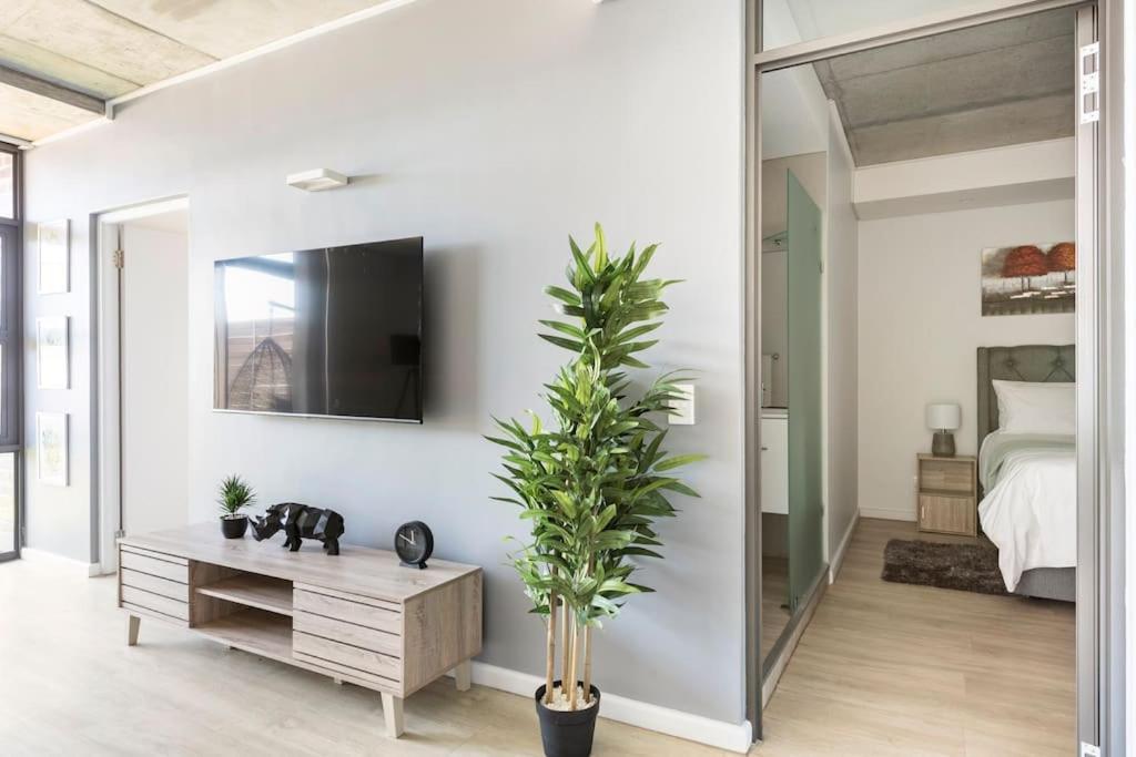 Chic, Central, Family & Group Stay - Stylish 2 Ensuite Bedroom Apartment With Spacious Balcony Кейптаун Екстериор снимка