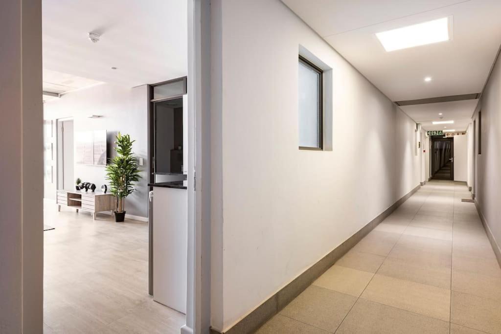 Chic, Central, Family & Group Stay - Stylish 2 Ensuite Bedroom Apartment With Spacious Balcony Кейптаун Екстериор снимка